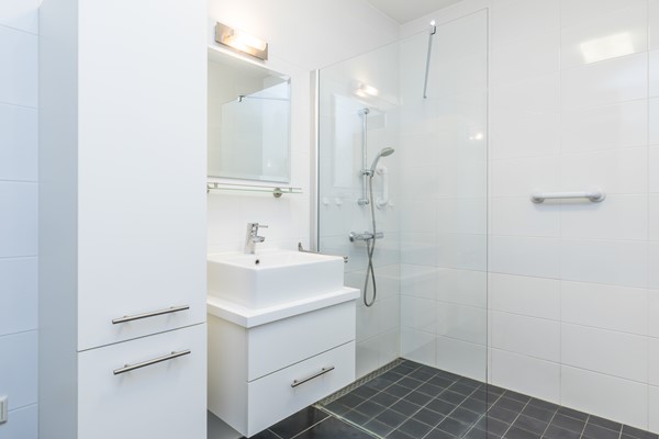 Foto - Te koop: In een fraai, modern wooncomplex "Heiderveste", midden in het hart van Heerlerheide, op loopafstand van een winkelcentrum; ligt dit ruime, luxe appartement op de 1e verdieping (2e woonlaag).